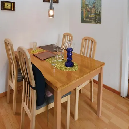 Stunning In With Kitchen Apartment *